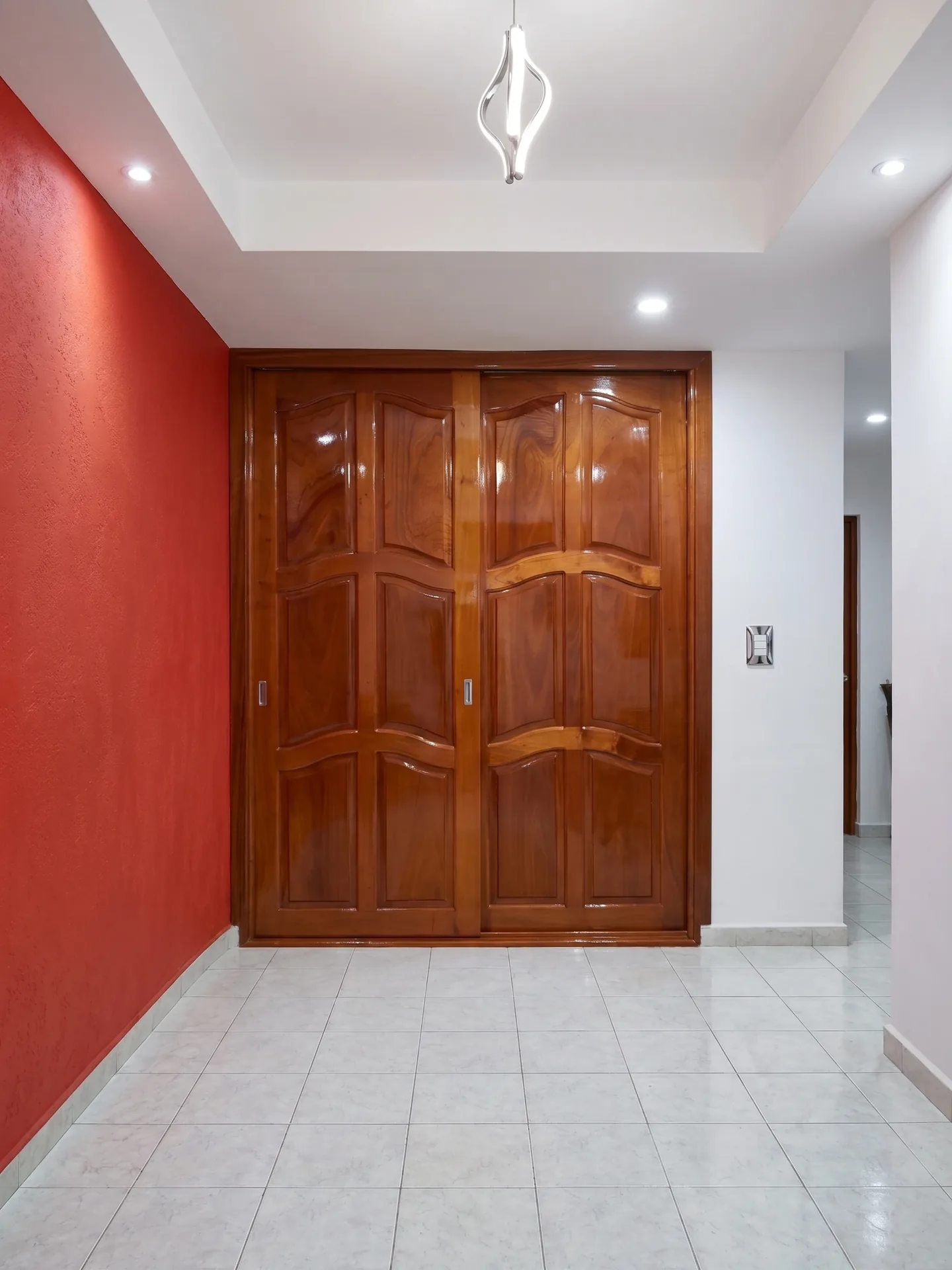 Puerta de Madera con Acabado Fino